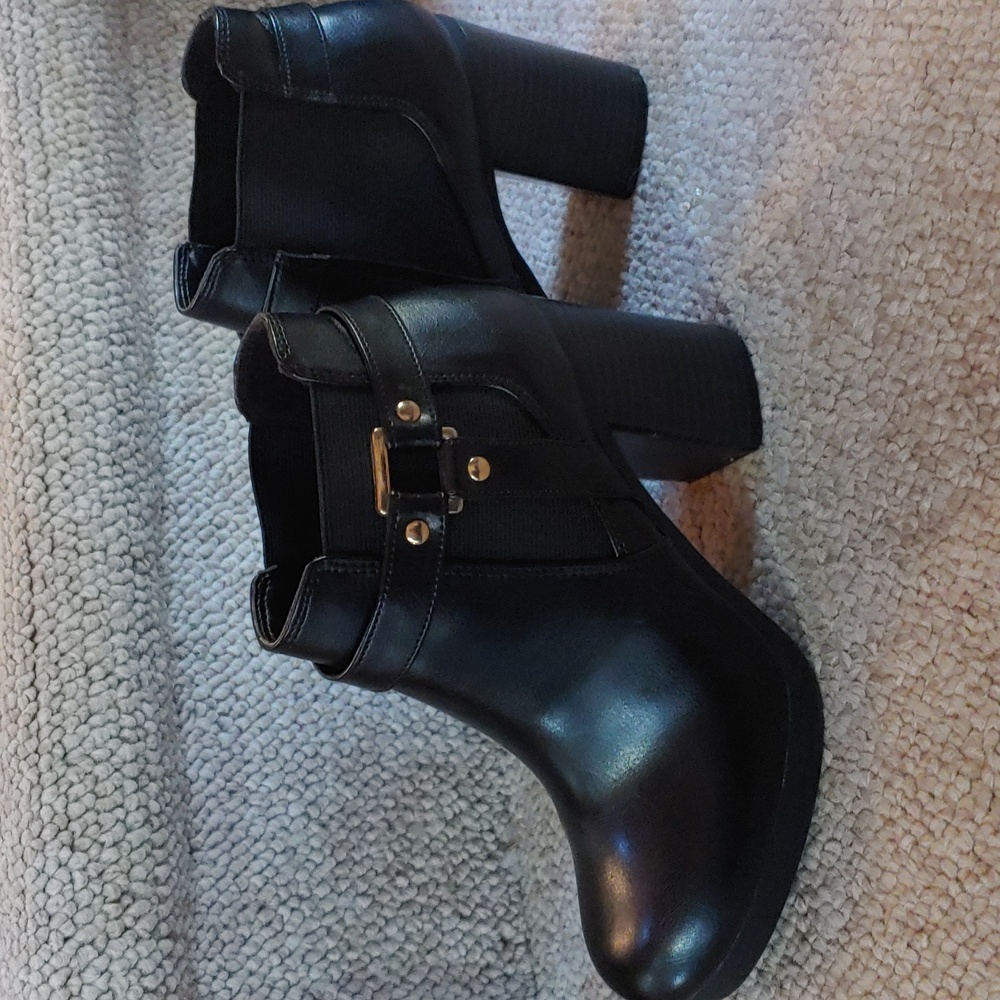 6.5 Black bootie (Used twice)